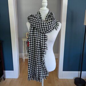 Akira Chicago Red Label Classic Black And White Hounds Tooth Winter Scarf Long